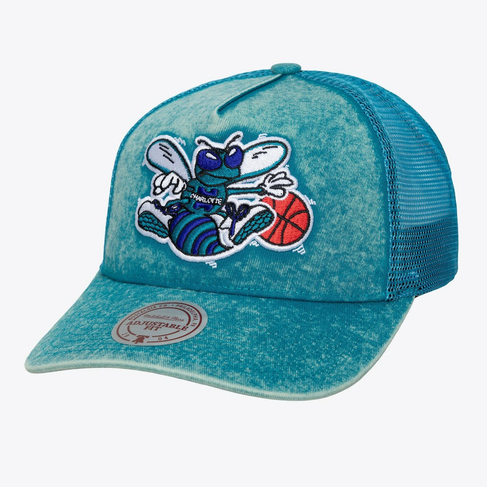 Mitchell & Ness - Charlotte Hornets Gameday Snow Wash Adjustable Trucker Hat - Teal