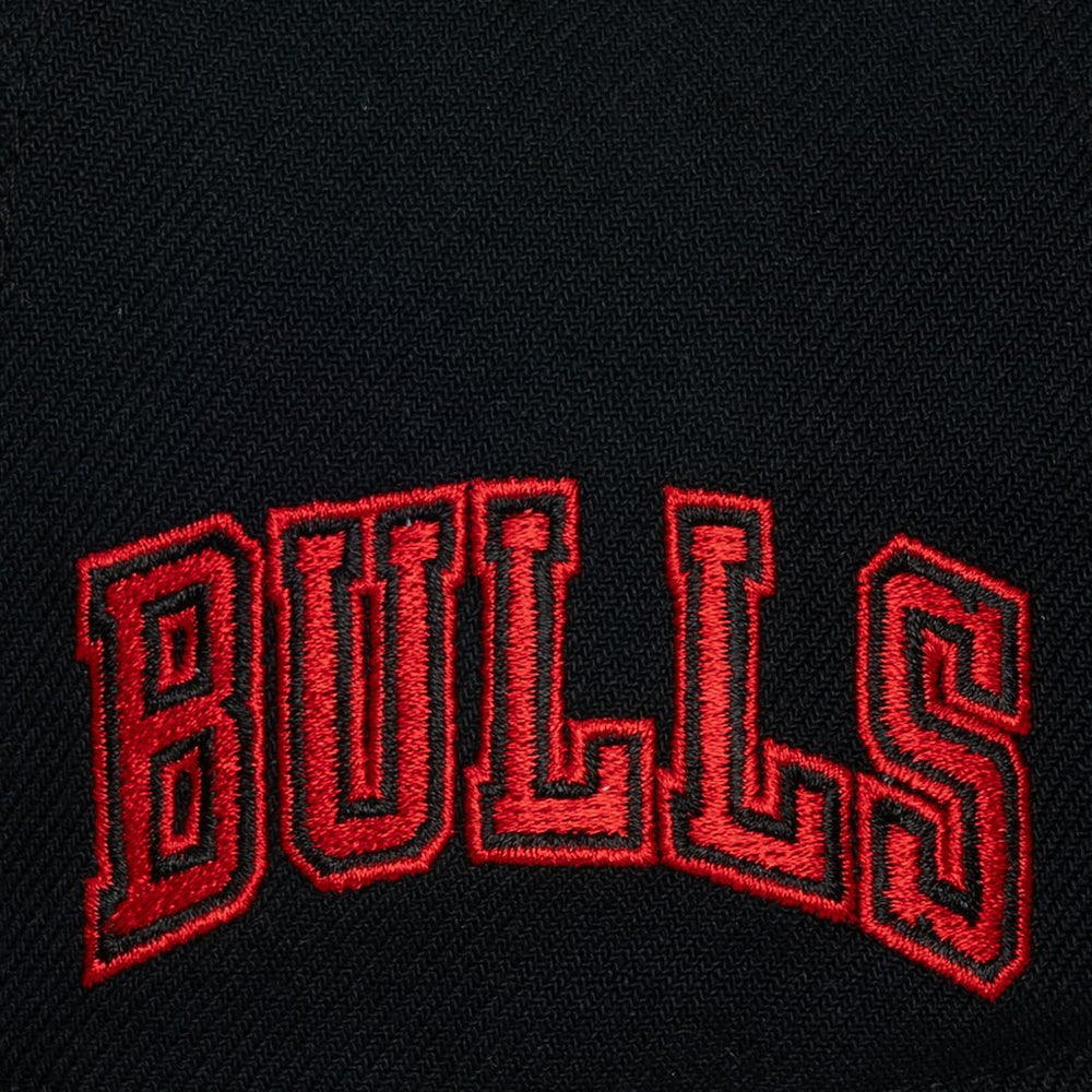 Mitchell & Ness - Chicago Bulls Hardwood Classics Legendary Away Pro-Pinch Adjustable Hat - Black