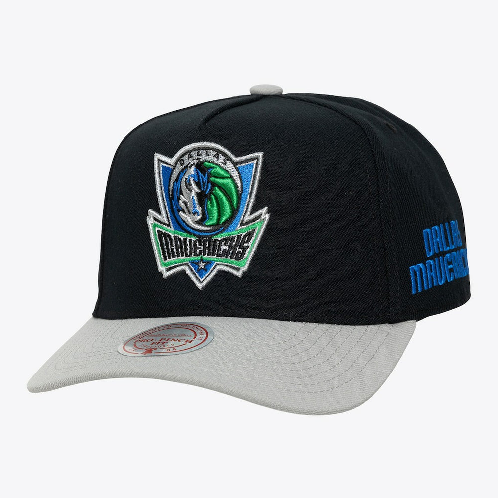 Mitchell & Ness - Dallas Mavericks Hardwood Classics Legendary Away Pro-Pinch Adjustable Hat - Black