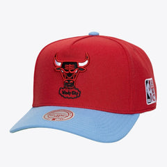 Mitchell & Ness - Chicago Bulls Legendary Home Pro Pinch Snapback Hat - Red