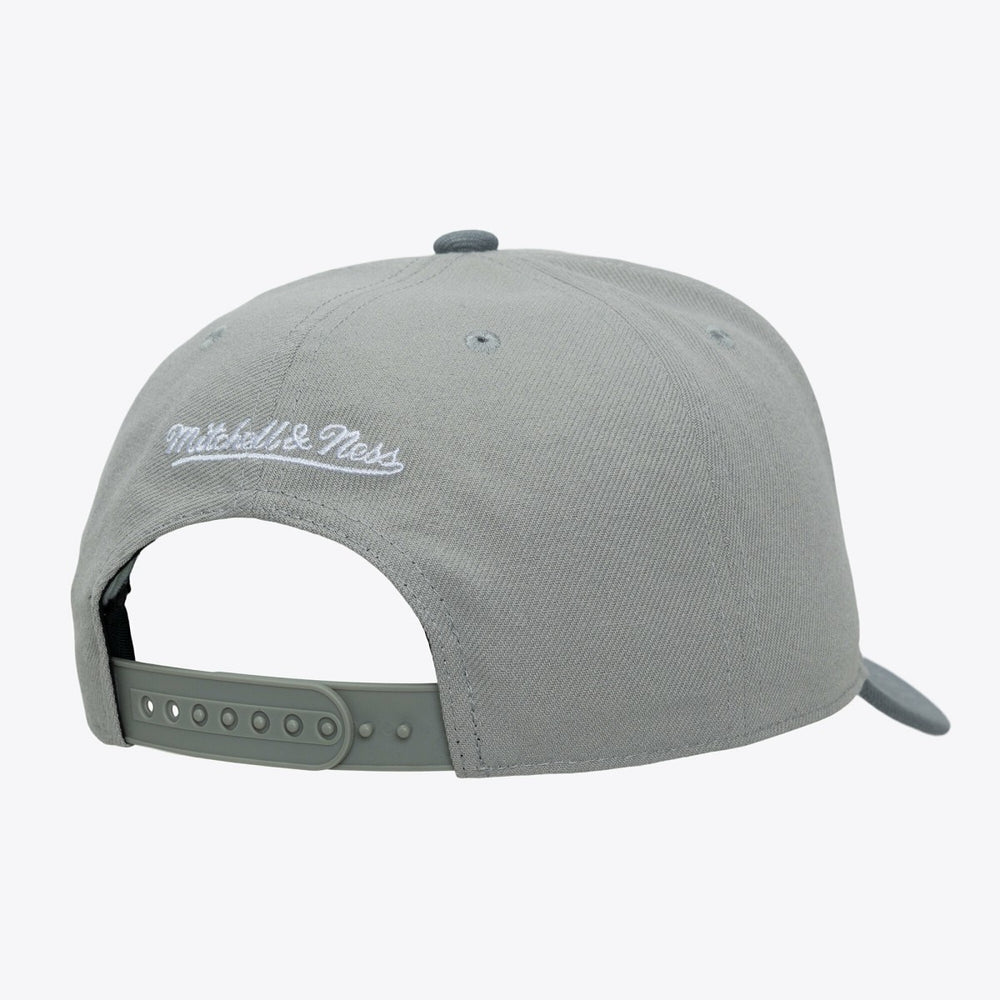 Mitchell & Ness - San Antonio Spurs Thunderstorm Head Coach Pro Crown Snapback Hat - Gray