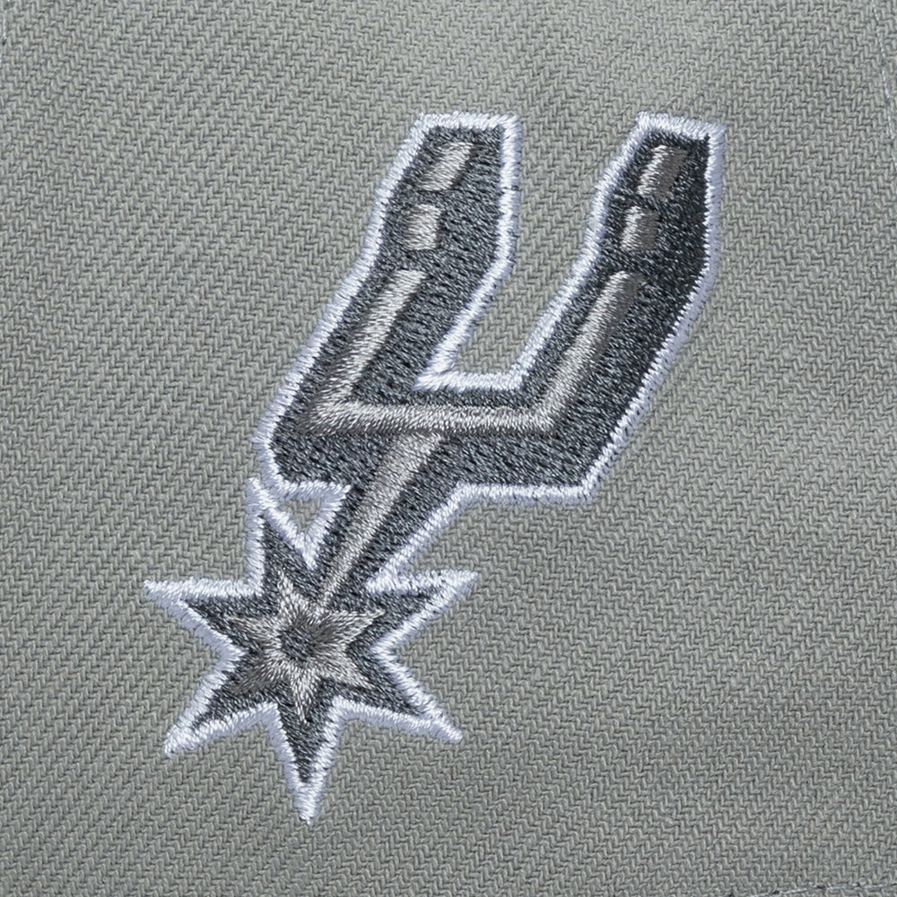 Mitchell & Ness - San Antonio Spurs Thunderstorm Head Coach Pro Crown Snapback Hat - Gray