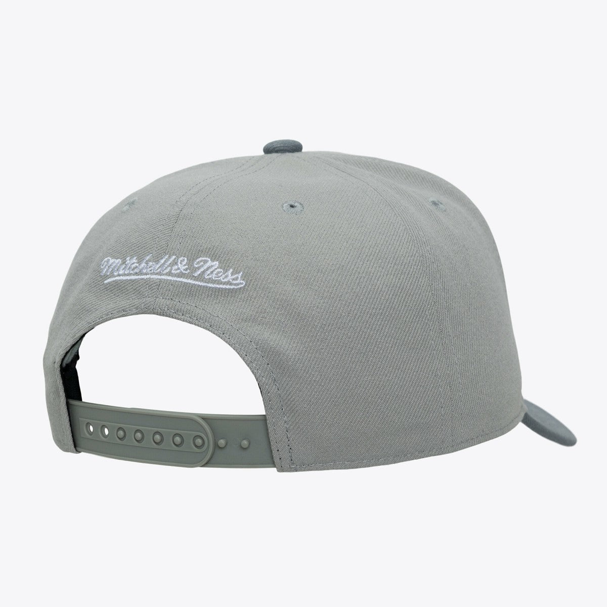 Mitchell & Ness - New York Knicks Thunderstorm Head Coach Pro Crown Snapback Hat - Gray