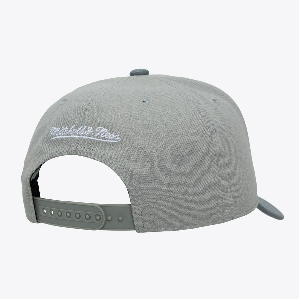 Mitchell & Ness - Philadelphia 76ers Thunderstorm Head Coach Pro Crown Snapback Hat - Gray