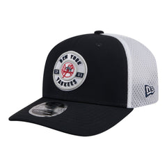New York Yankees New Era Active 9SEVENTY Adjustable Trucker Hat Lifestyle