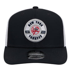 New York Yankees New Era Active 9SEVENTY Adjustable Trucker Hat Lifestyle
