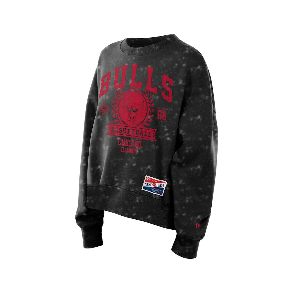New Era - Chicago Bulls Women's Throwback Collection Mineral Wash Crewneck Sweatshirt - Black
