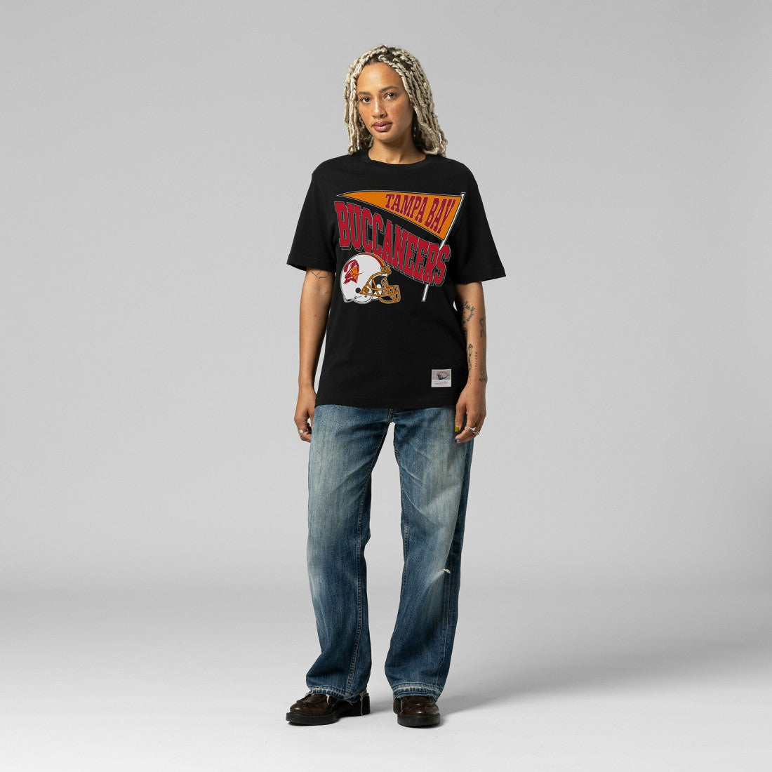 Tampa Bay Buccaneers Women's Team Dynamic Boyfriend T-Shirt Black - Mitchell & Ness