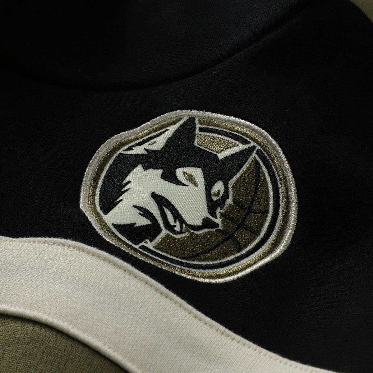 Mitchell & Ness - Minnesota Timberwolves Double Clutch Head Coach Hoodie - Olive/Black