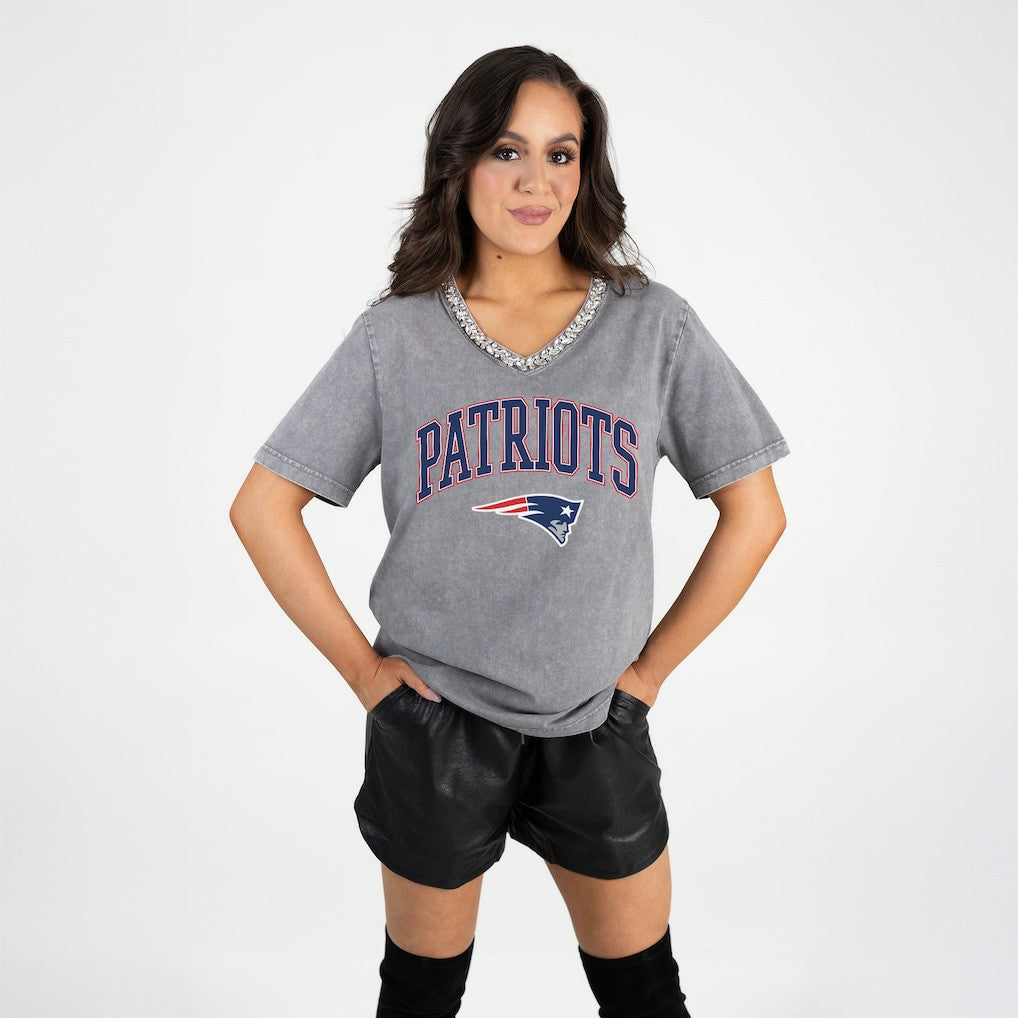 New England Patriots Gameday Couture Women's Relaxed Iconic Edge Rhinestone V-Neck T-Shirt Gray - NFL