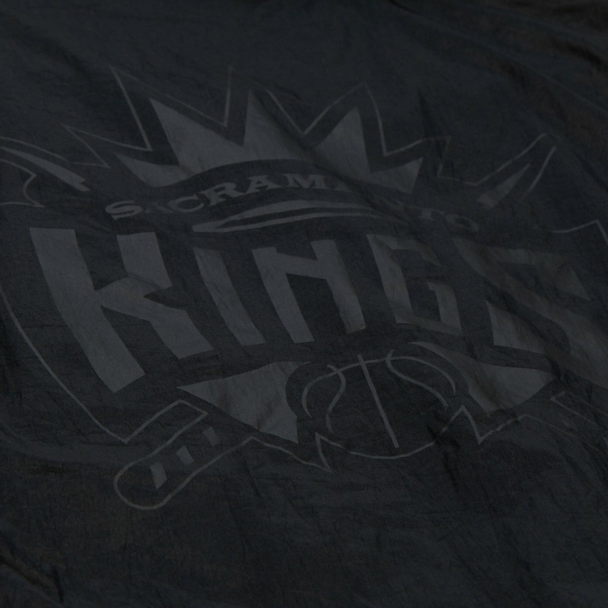 Mitchell & Ness - Sacramento Kings Playmaker Full-Zip Hooded Windbreaker Jacket - Black