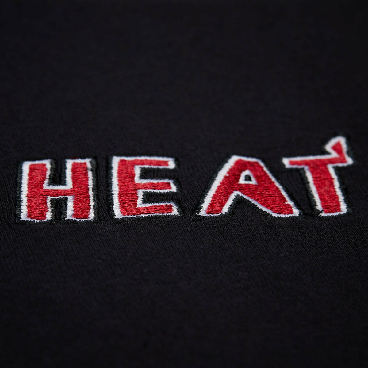 Mitchell & Ness - Miami Heat Unisex Playmaker Vintage Logo T-Shirt - Black