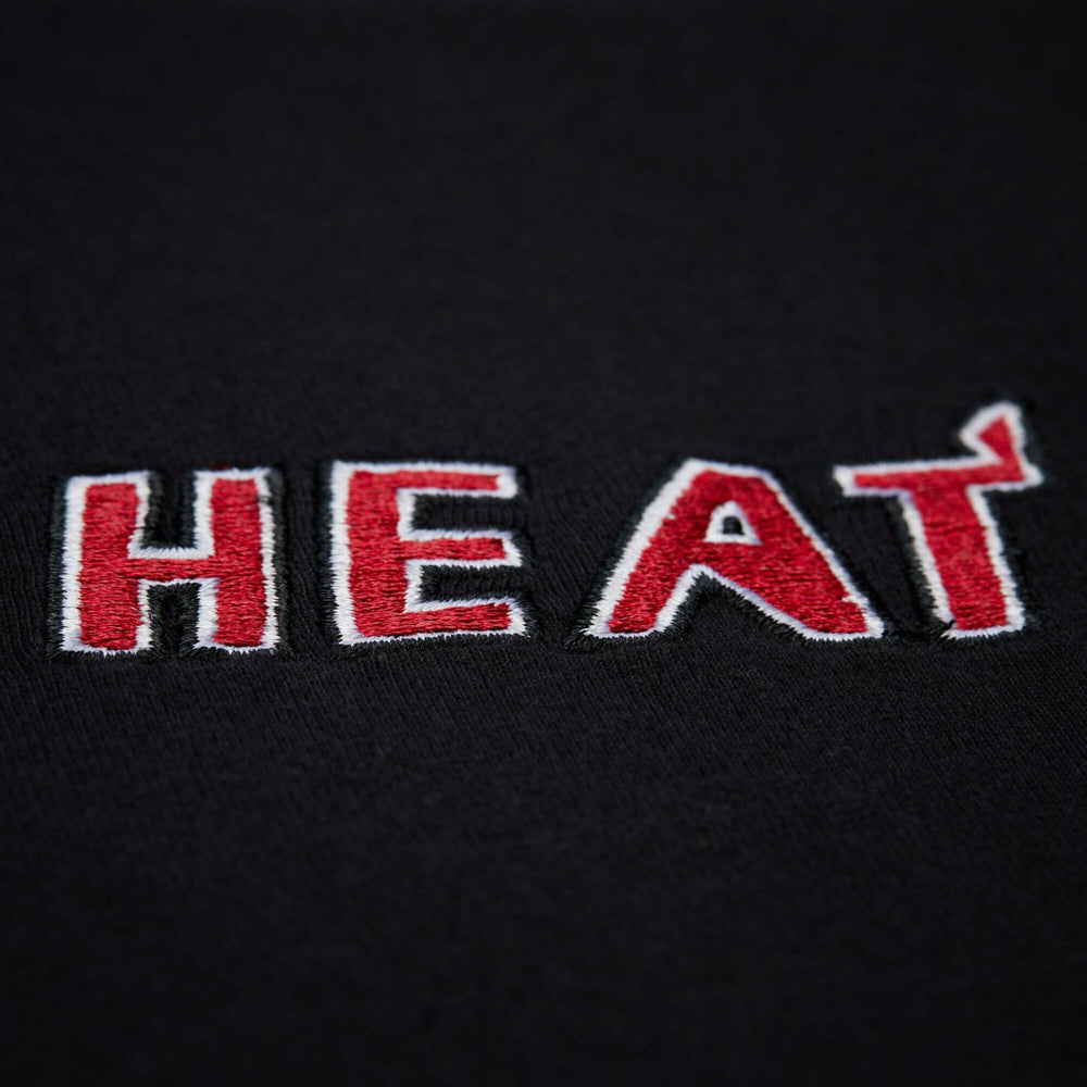 Mitchell & Ness - Miami Heat Unisex Playmaker Vintage Logo T-Shirt - Black