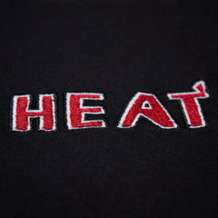 Mitchell & Ness - Miami Heat Unisex Playmaker Vintage Logo T-Shirt - Black