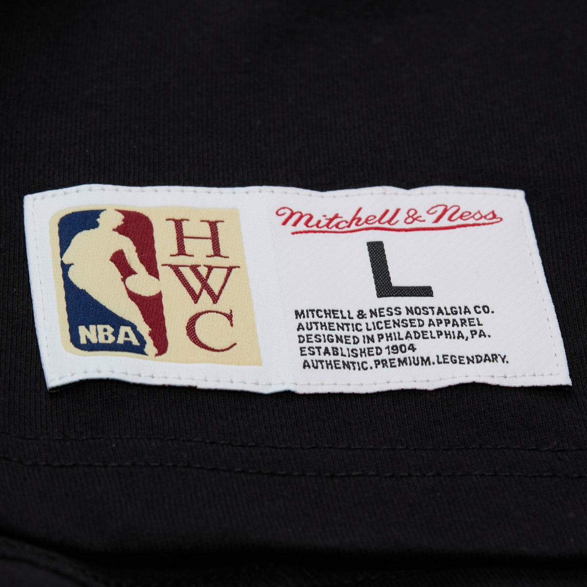 Mitchell & Ness - Miami Heat Unisex Playmaker Vintage Logo T-Shirt - Black