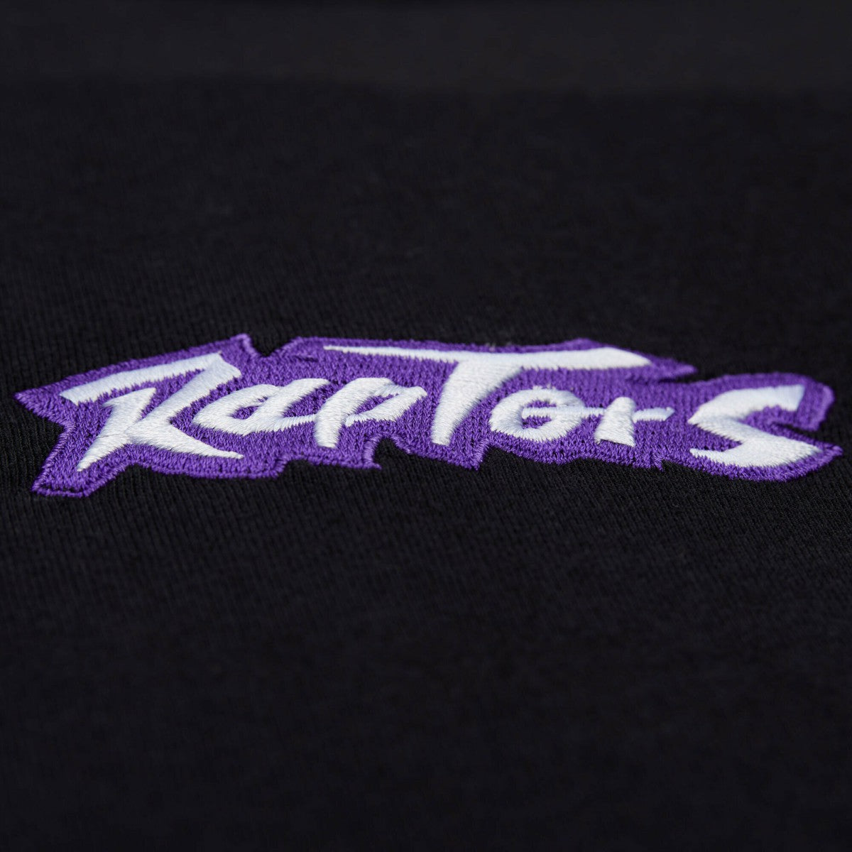 Mitchell & Ness - Toronto Raptors Unisex Playmaker Vintage Logo T-Shirt - Black