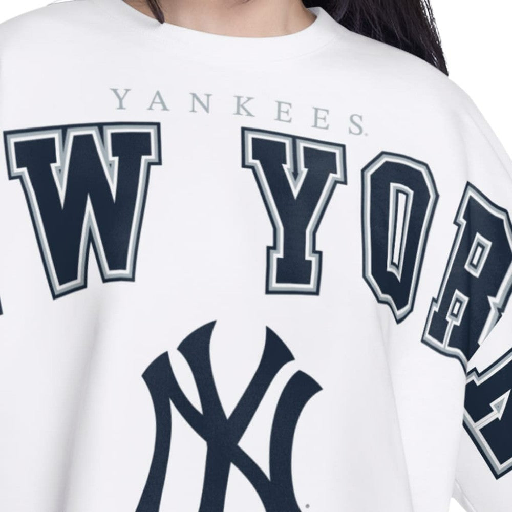 New York Yankees G-III 4Her by Carl Banks Women's Bleachers Cropped Pullover Sweatshirt Lifestyle