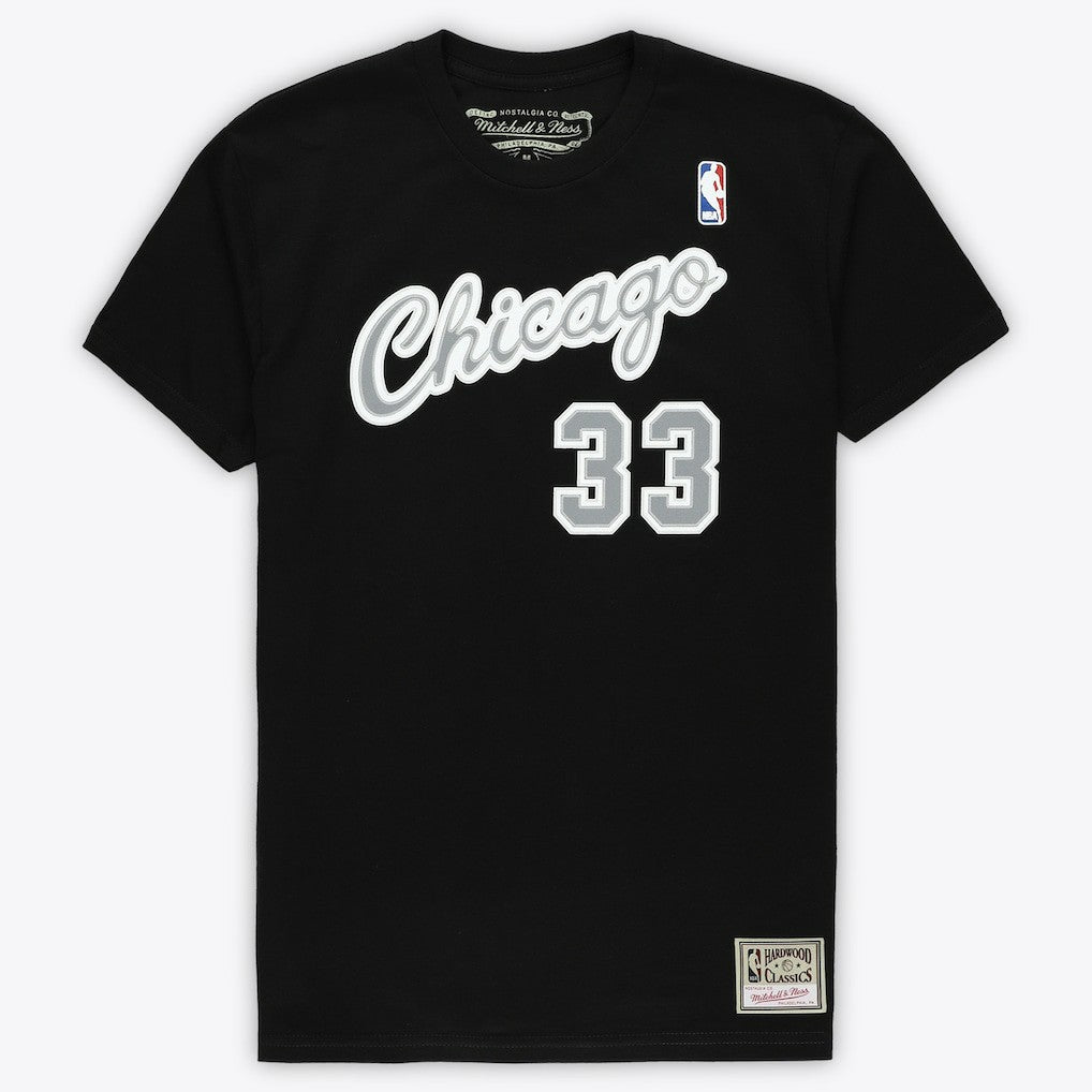 Mitchell & Ness - Scottie Pippen Chicago Bulls Unisex Hardwood Classics Reload 3.0 T-Shirt - Black