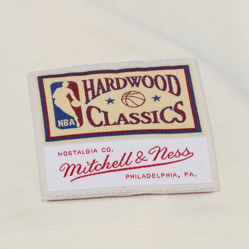 Mitchell & Ness - Philadelphia 76ers Hardwood Classics Chainstitch Premium T-Shirt - Cream