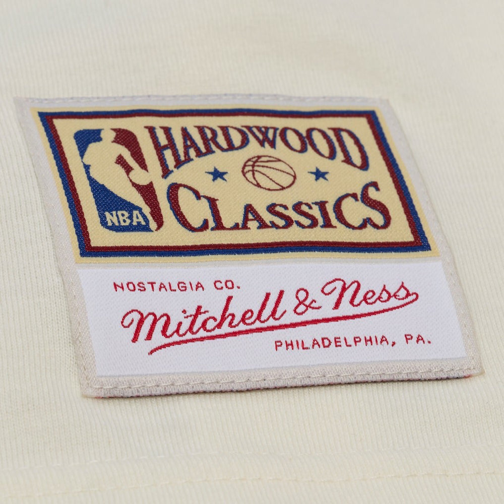 Mitchell & Ness - Chicago Bulls Hardwood Classics Chainstitch Premium T-Shirt - Cream