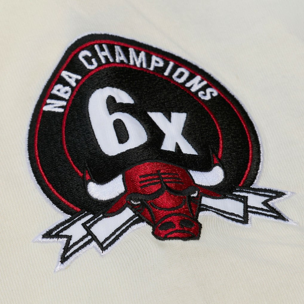 Mitchell & Ness - Chicago Bulls Hardwood Classics Chainstitch Premium T-Shirt - Cream