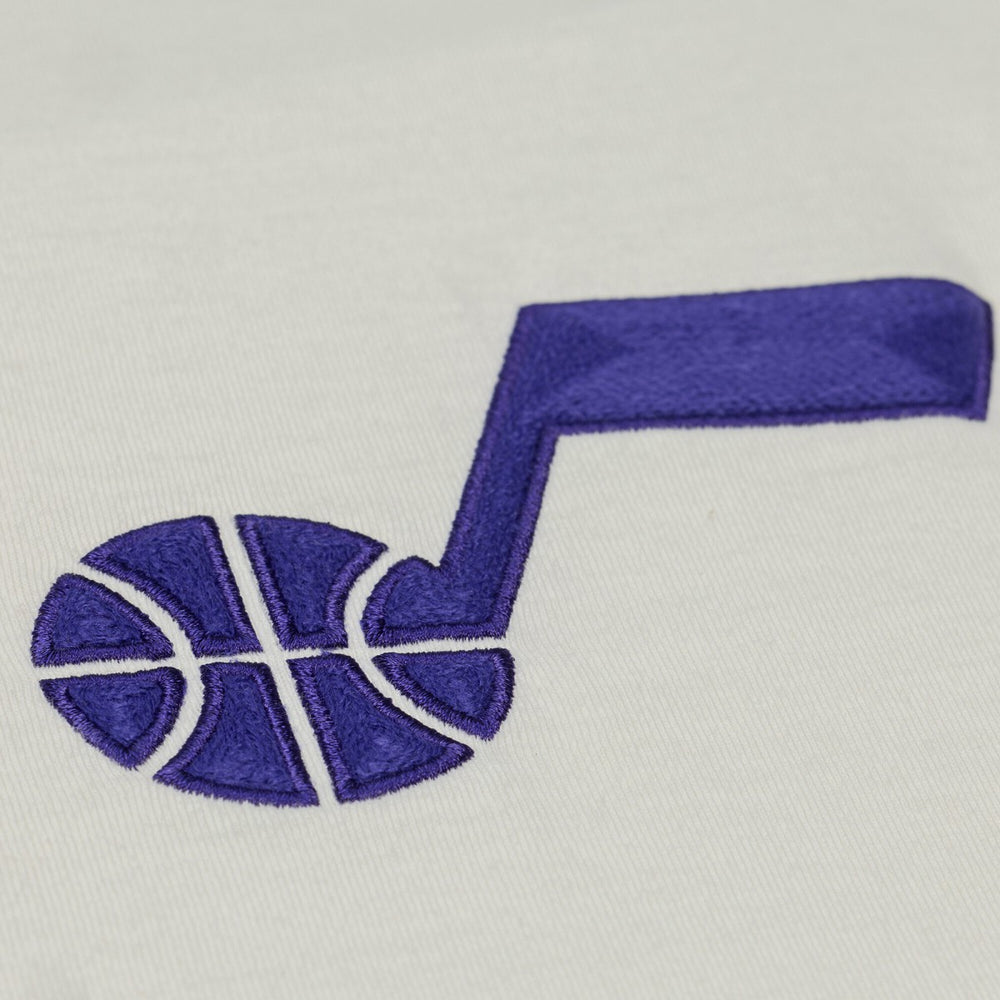 Mitchell & Ness - Utah Jazz Hardwood Classics Chainstitch Premium T-Shirt - Cream