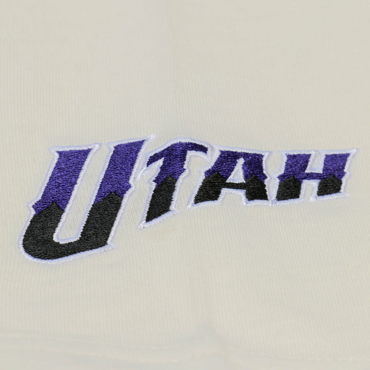 Mitchell & Ness - Utah Jazz Hardwood Classics Chainstitch Premium T-Shirt - Cream
