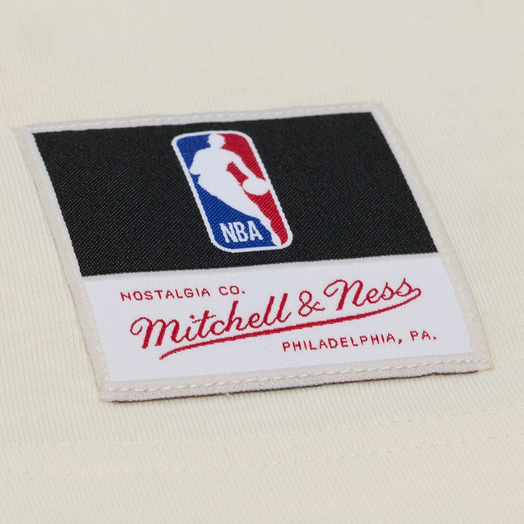 Mitchell & Ness - Cleveland Cavaliers Hardwood Classics Chainstitch Premium T-Shirt - Cream