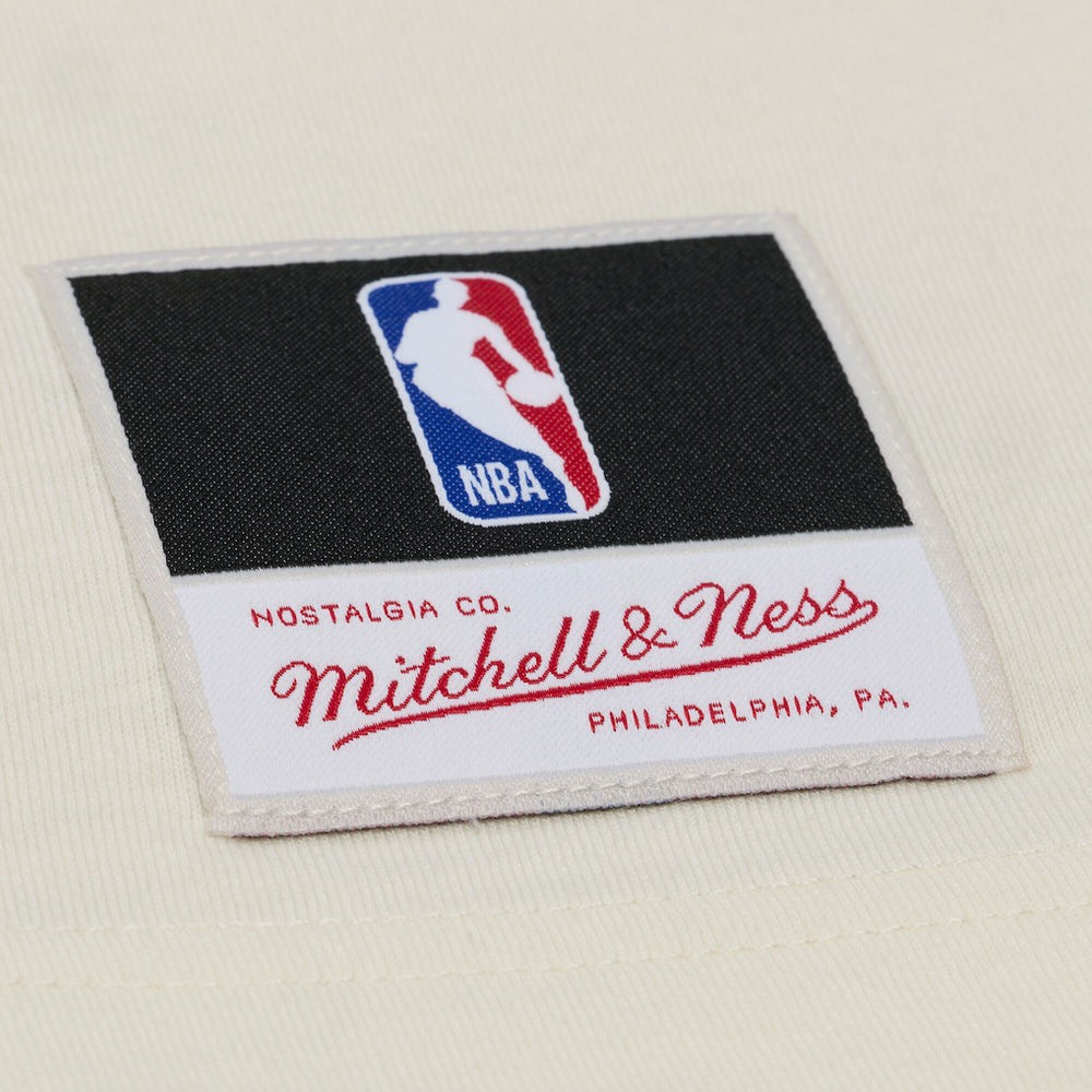 Mitchell & Ness - Cleveland Cavaliers Hardwood Classics Chainstitch Premium T-Shirt - Cream