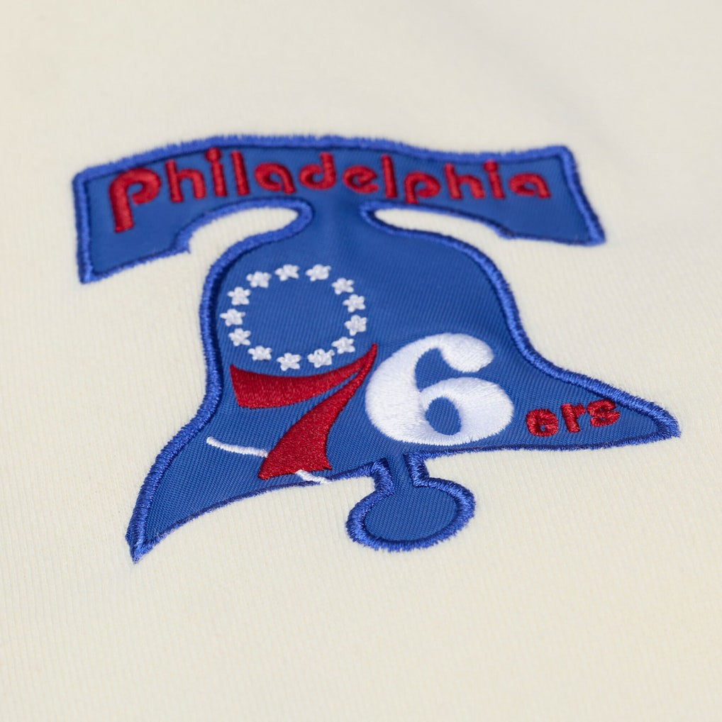 Mitchell & Ness - Philadelphia 76ers Hardwood Classics Chainstitch Premium Fleece Hoodie - Cream
