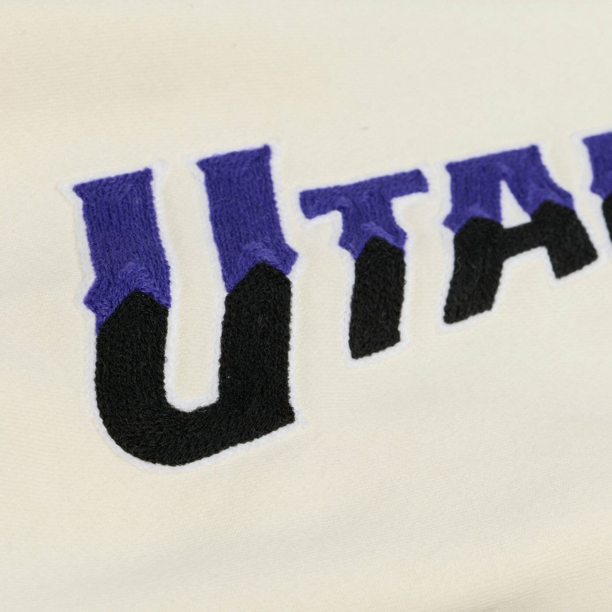 Mitchell & Ness - Utah Jazz Hardwood Classics Chainstitch Premium Fleece Hoodie - Cream