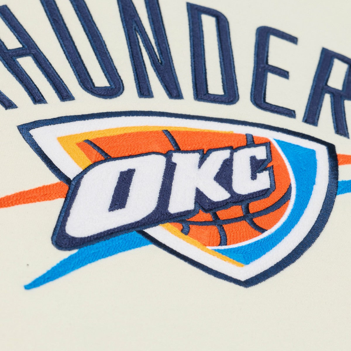 Mitchell & Ness - Oklahoma City Thunder Hardwood Classics Chainstitch Premium Fleece Hoodie - Cream