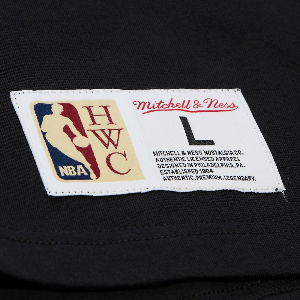 Mitchell & Ness - Cleveland Cavaliers Hardwood Classics Throw It Back Premium T-Shirt - Black