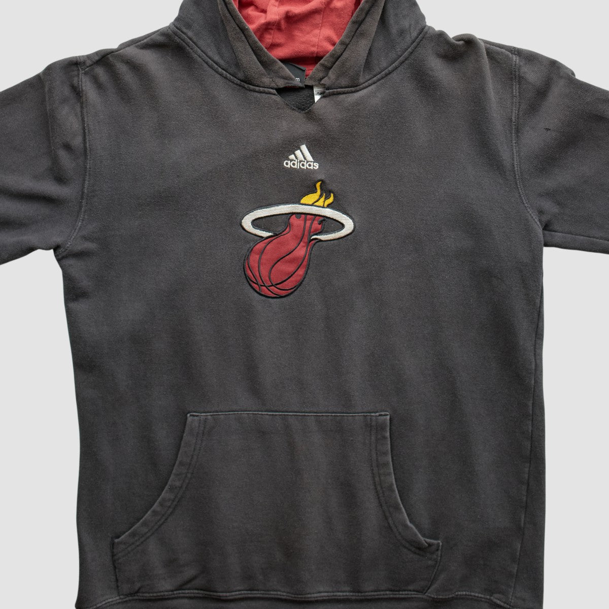Adidas - Miami Heat 2000s Pullover Sweatshirt - Charcoal Vintage
