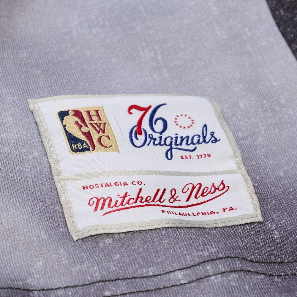 Mitchell & Ness - Philadelphia 76ers Hardwood Classics Originals Collection 2000-2001 Team Roster T-Shirt - Black