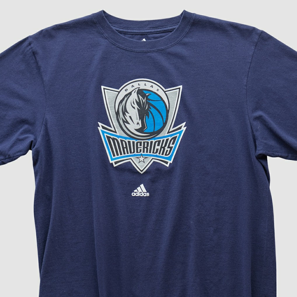 Adidas - Dallas Mavericks 2000s T-shirt - Navy Vintage