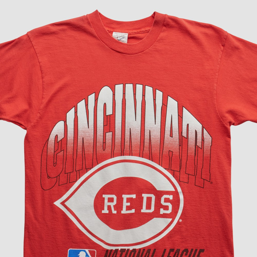 Cincinnati Reds Majestic 90s T-shirt Lifestyle