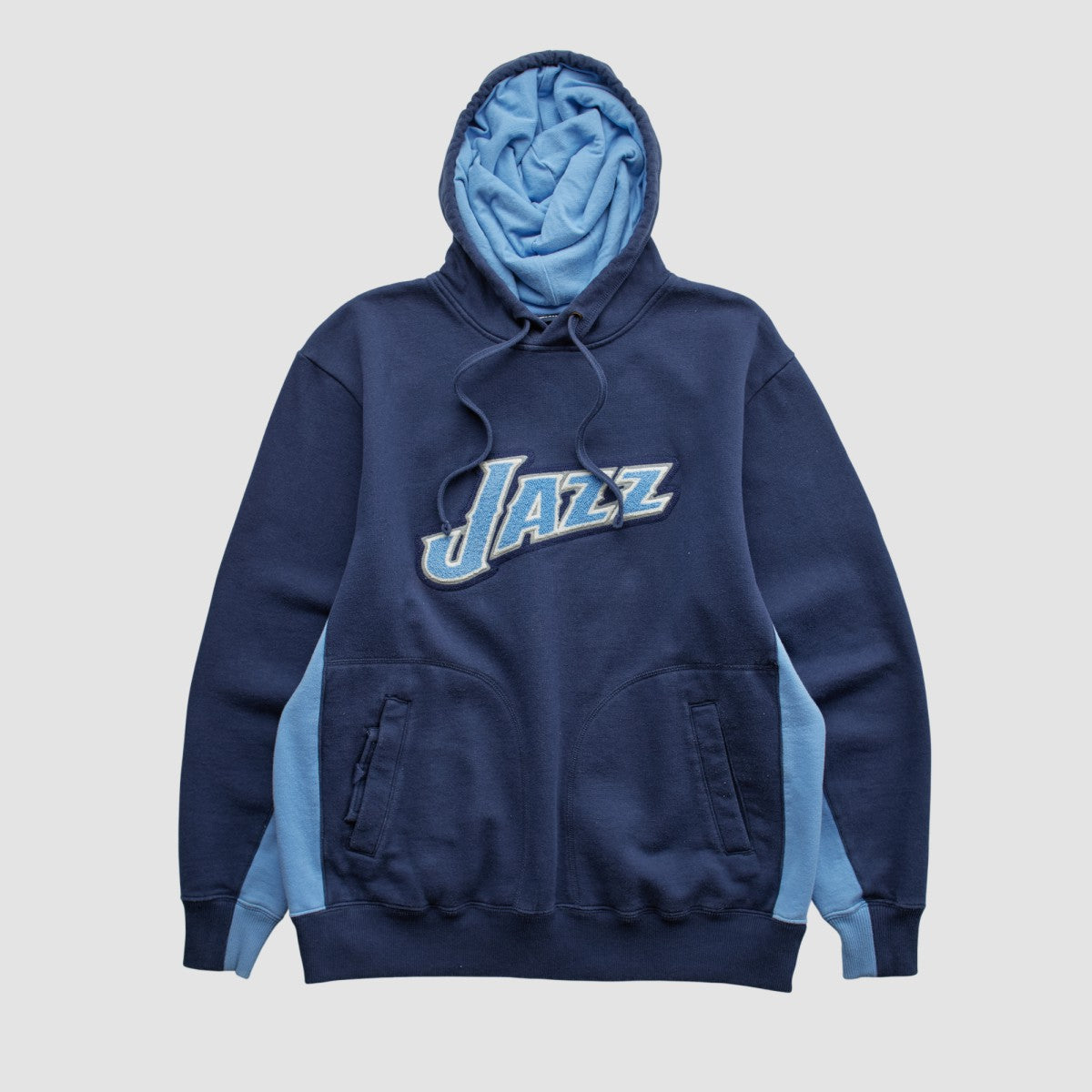 Vintage - Utah Jazz NBA 2000s Hooded Pullover Sweatshirt - Navy Vintage