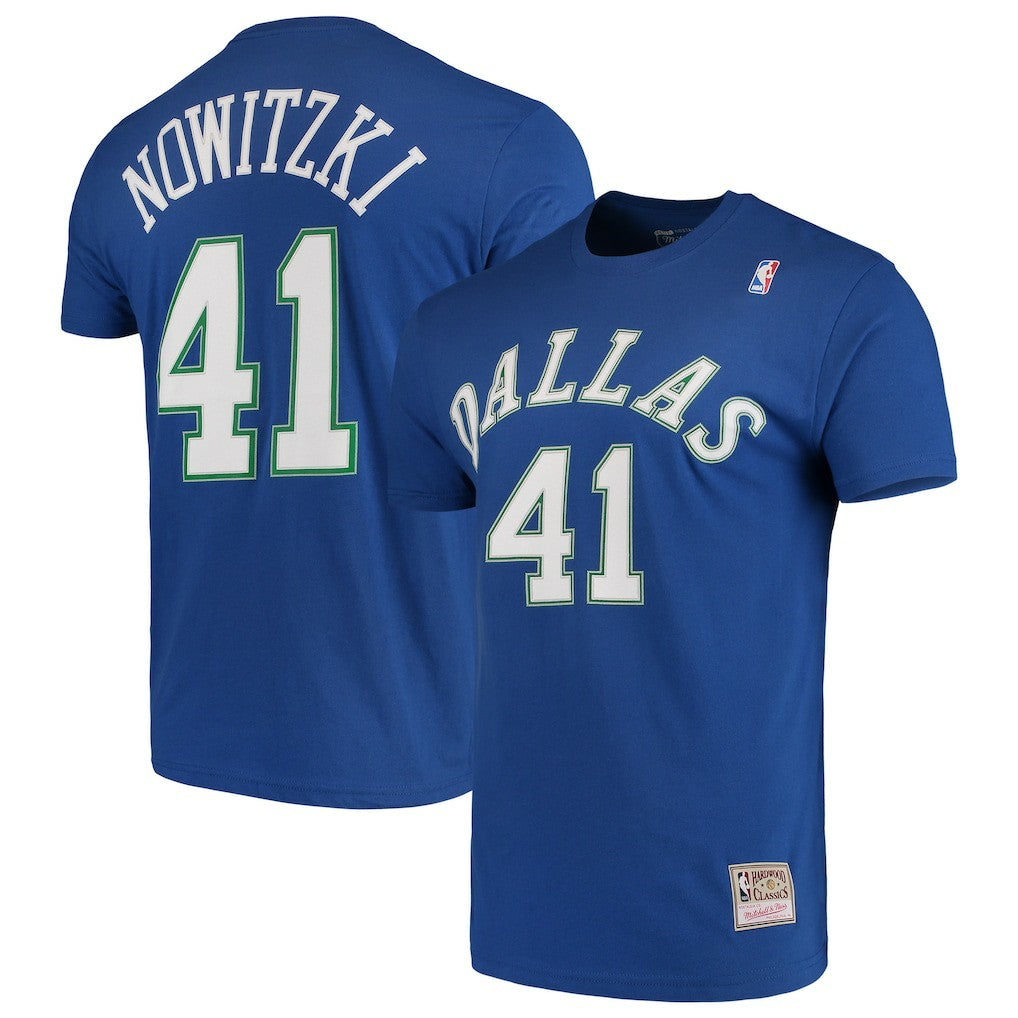 Mitchell & Ness - Dirk Nowitzki Dallas Mavericks Hardwood Classics Team Name & Number T-Shirt - Blue