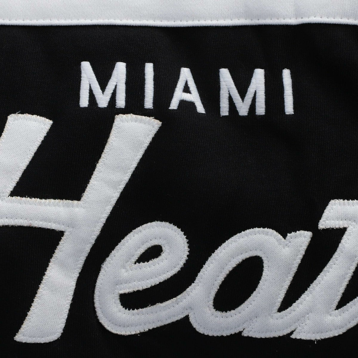 Mitchell & Ness - Miami Heat Head Coach Pullover Hoodie - Red/Black