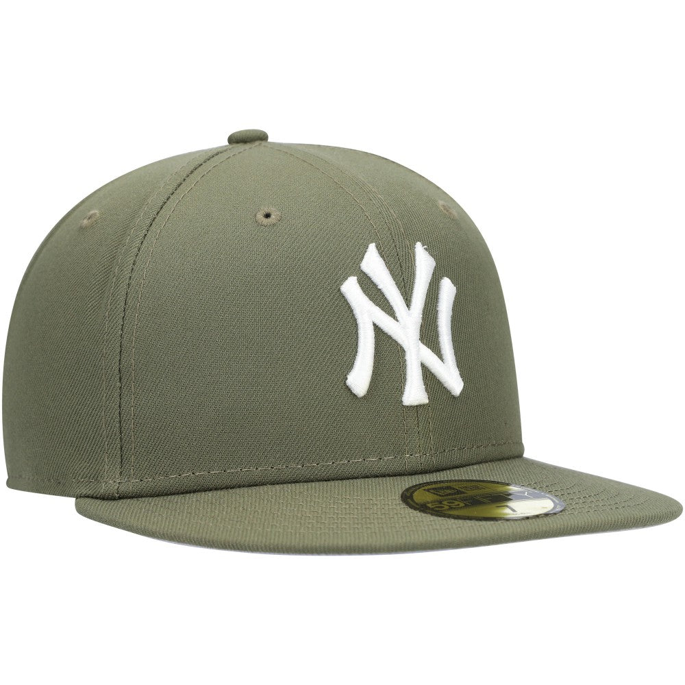 New York Yankees New Era White Logo 59FIFTY Fitted Hat Lifestyle