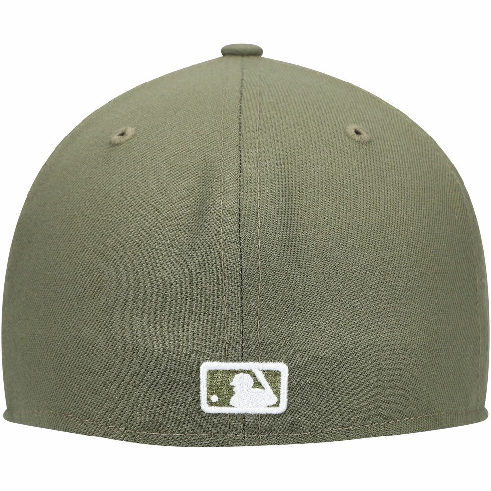 New York Yankees New Era White Logo 59FIFTY Fitted Hat Lifestyle