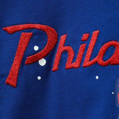 Nike - Philadelphia 76ers Women's Courtside Splatter Cropped T-Shirt - Royal