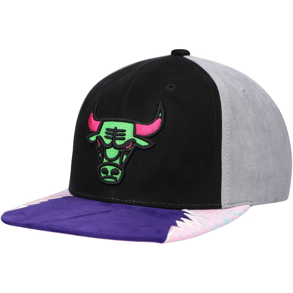 Mitchell & Ness - Chicago Bulls Day 5 Snapback Hat - Black/Pink