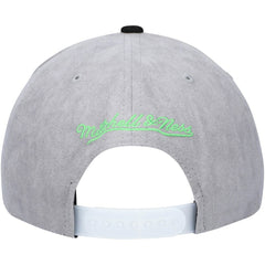 Mitchell & Ness - Chicago Bulls Day 5 Snapback Hat - Black/Pink