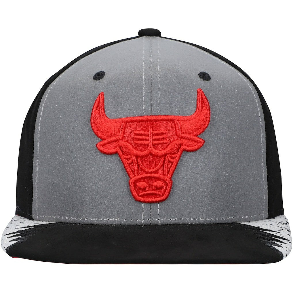 Mitchell & Ness - Chicago Bulls Day 5 Snapback Hat - Silver/Gray