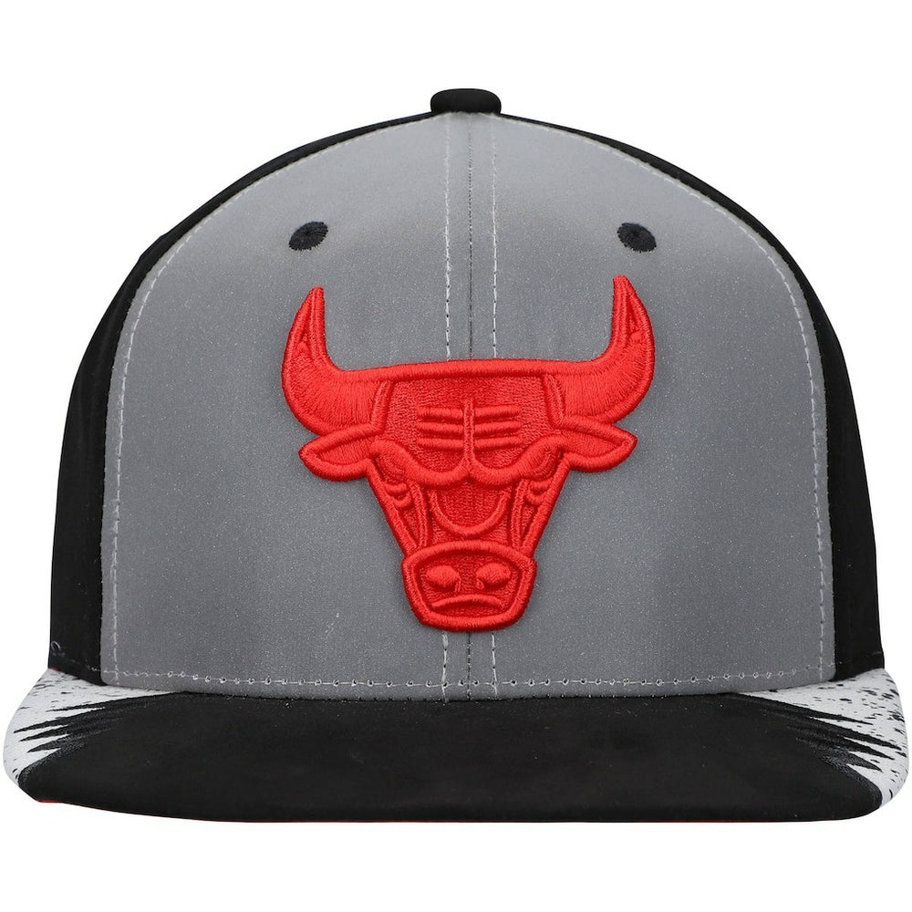 Mitchell & Ness - Chicago Bulls Day 5 Snapback Hat - Silver/Gray