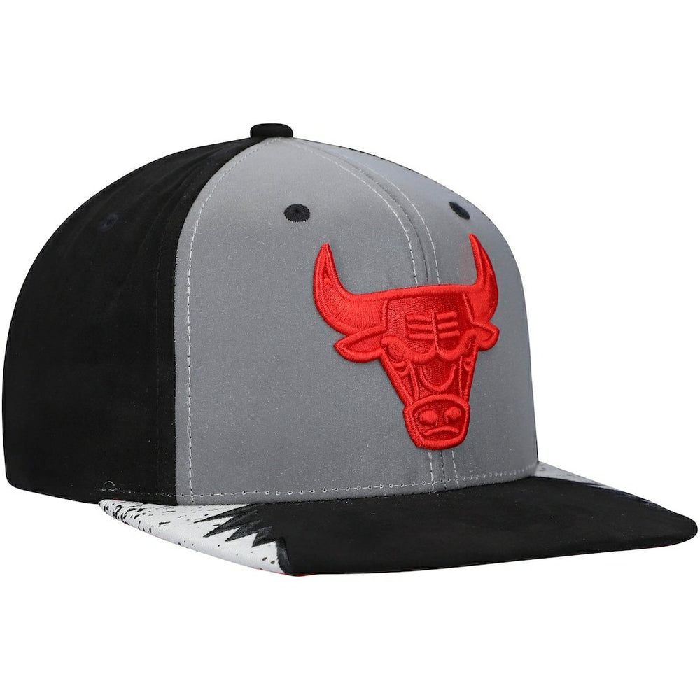 Mitchell & Ness - Chicago Bulls Day 5 Snapback Hat - Silver/Gray
