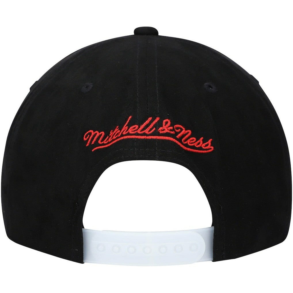 Mitchell & Ness - Chicago Bulls Day 5 Snapback Hat - Silver/Gray