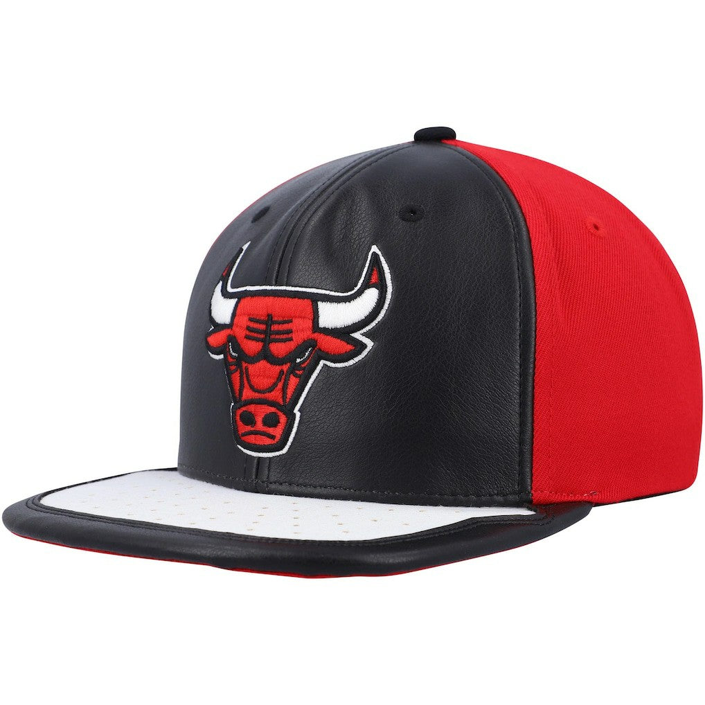 Mitchell & Ness - Chicago Bulls Day One Snapback Hat - Black/White